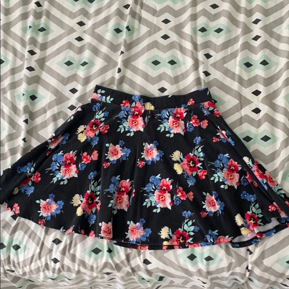 SO skater skirt! size medium, only worn once!